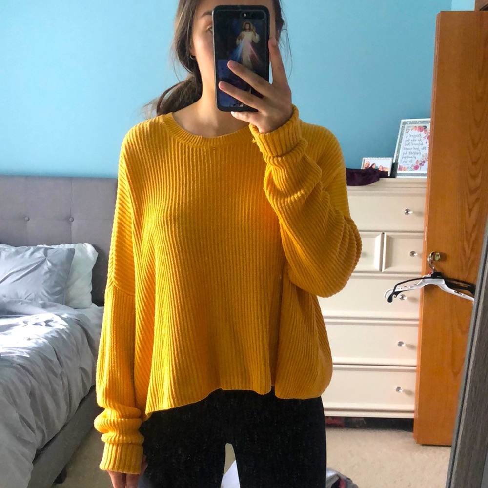 Hollister sweater